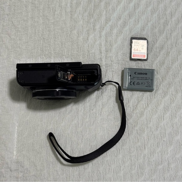 PowerShot G7 X Mark II with Spare Battery - Picture 7 of 10